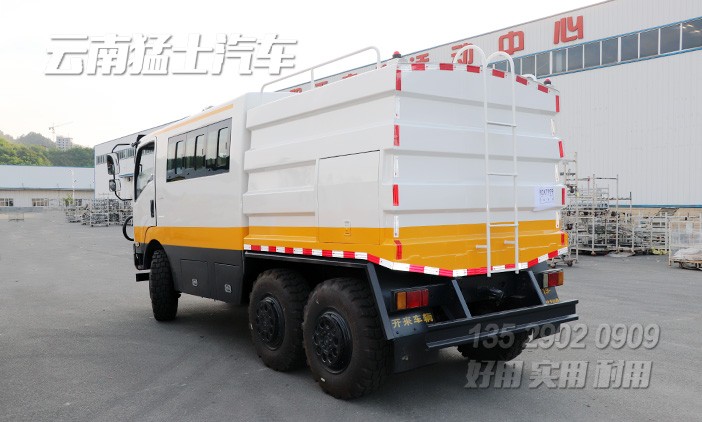 六驅(qū)越野專用車,救援搶險(xiǎn)車,油料運(yùn)輸車,特種客車,工程加運(yùn)油車,3立方加油車