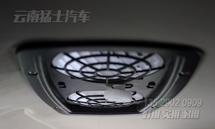 4x4長(zhǎng)頭底盤(pán),東風(fēng)240駕駛室,底盤(pán)定制,出口底盤(pán),越野專(zhuān)用車(chē)底盤(pán),前置絞盤(pán)