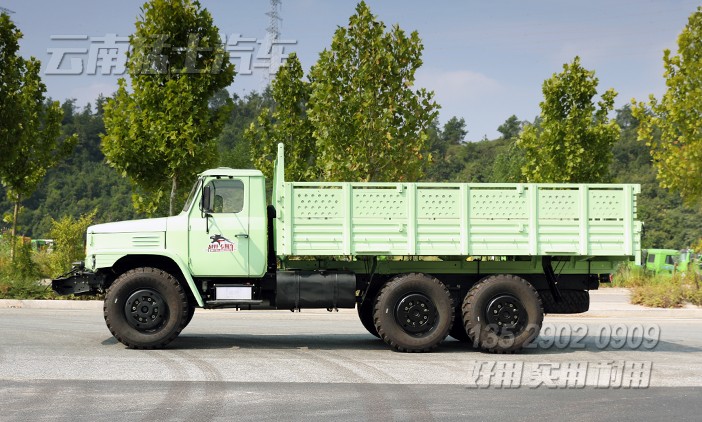 東風245,六驅(qū)長頭運輸車,6x6越野卡車,東風經(jīng)典老車,EQ2100出口直銷,加強型長頭卡車