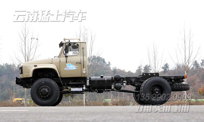 四驅(qū)東風底盤,尖頭越野專用車,240馬力長頭貨車,專用車廠家,定制化二類底盤,18噸尖頭底盤