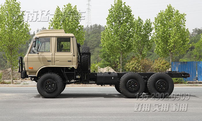 東風EQ2102NJ,六驅(qū)越野卡車底盤,越野專用車底盤,東風153高配,210馬力雙排卡車,輪胎充放氣,后置絞盤