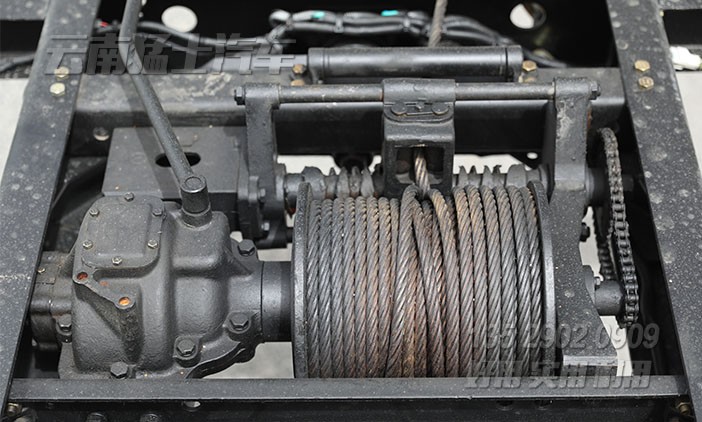 東風EQ2102NJ,六驅(qū)越野卡車底盤,越野專用車底盤,東風153高配,210馬力雙排卡車,輪胎充放氣,后置絞盤