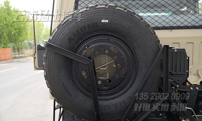 東風EQ2102NJ,六驅(qū)越野卡車底盤,越野專用車底盤,東風153高配,210馬力雙排卡車,輪胎充放氣,后置絞盤